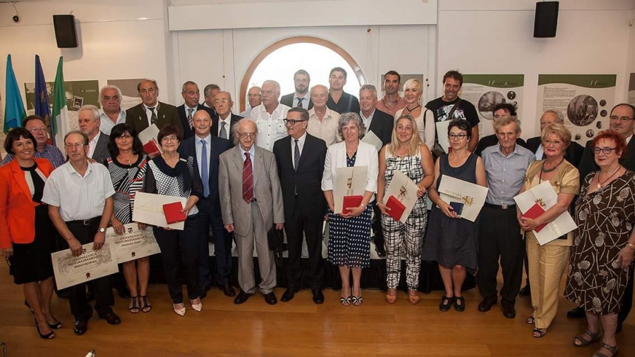 Seduta solenne del consiglio municipale della citta' di Rovigno: riconoscimento alla SMSI