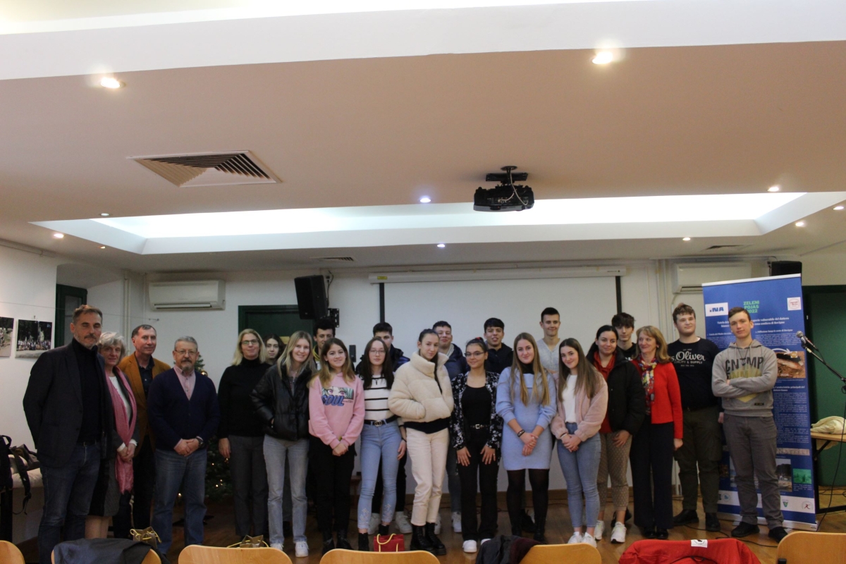 Presentazione del progetto "Tutela dell'habitat locale della specie vulnerabile di dattero bianco Pholas dactylus&nbsp;nella zona costiera di Rovigno"