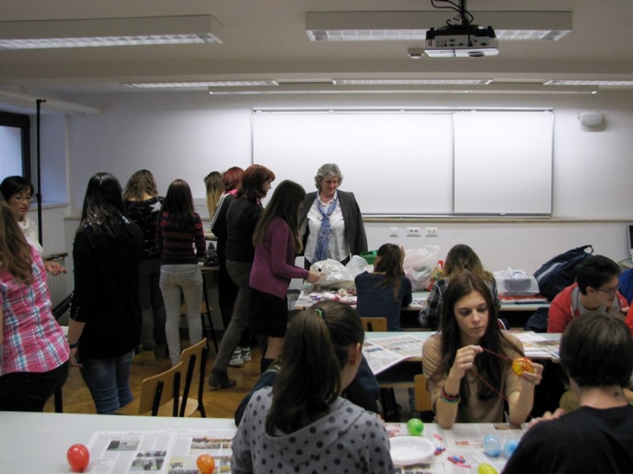 Laboratorio creativo per il mercatino di Natale