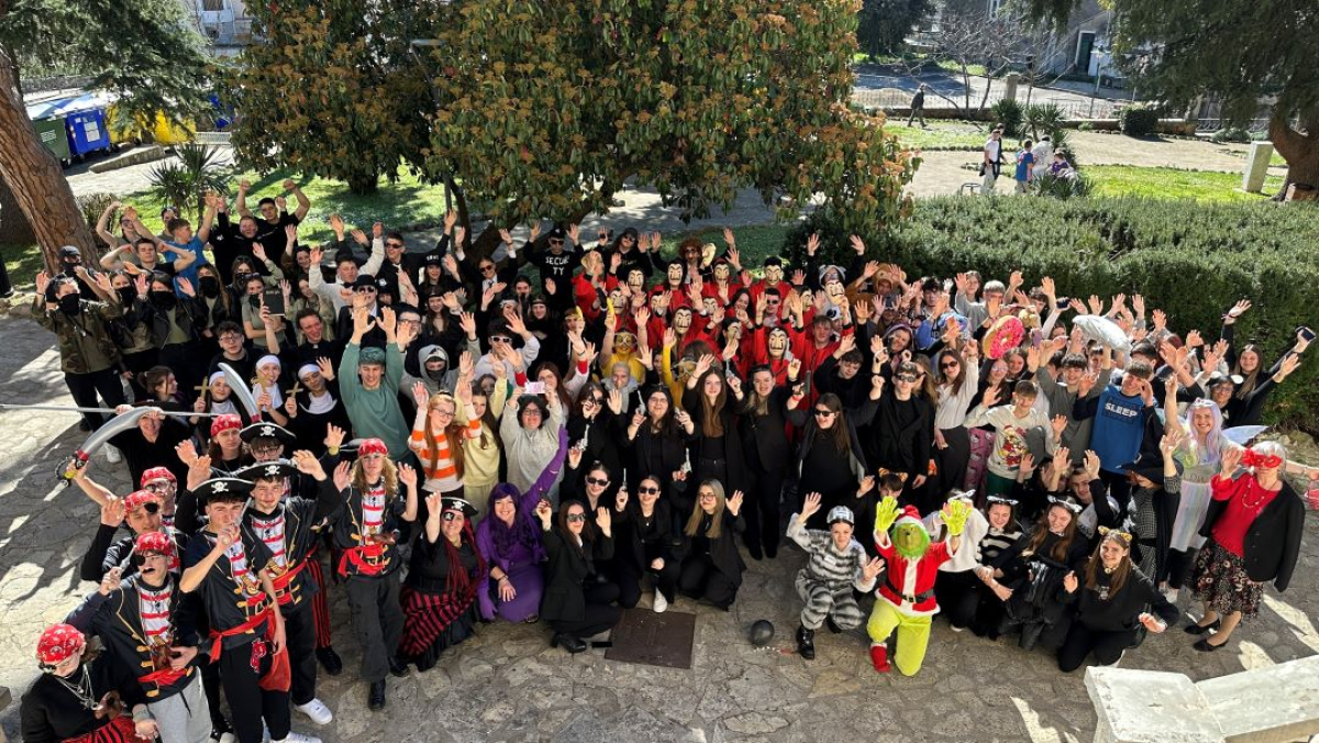 PRIMA EDIZIONE DEL CARNEVALE A SCUOLA: UN SUCCESSO DI CREATIVIT&Agrave; E DIVERTIMENTO!