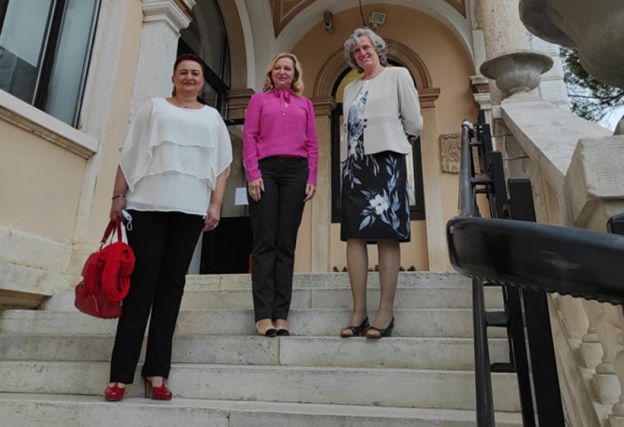 Visita della direttrice dell&rsquo;Agenzia per l&rsquo;educazione e la formazione a Rovigno e alla SMSI