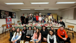 CONCLUSI I LAVORI DEL LABORATORIO CREATIVO PER IL MERCATINO DI NATALE!