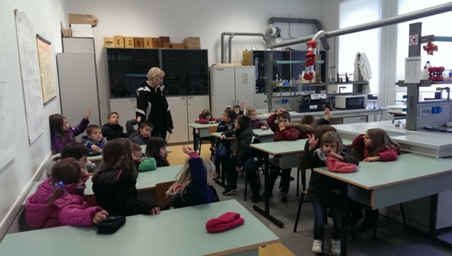 I bambini del giardino d'infanzia &bdquo;Neven&ldquo; in visita alla SMSI