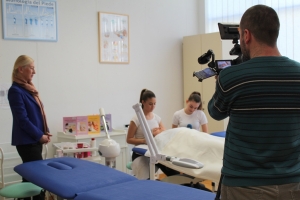 Visita degli alunni dell'VIII cl. della B. Benussi e intervista di TV Nova di Pola