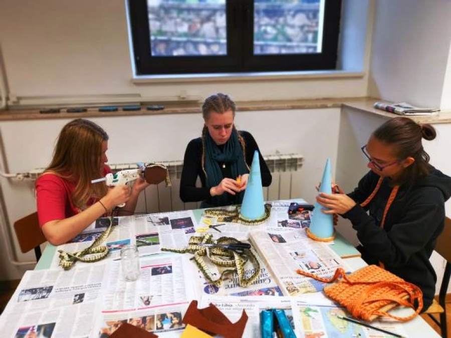 Laboratorio creativo: preparativi per il Mercatino della CI