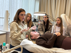 Laboratorio di &ldquo;Lash &amp; Brow Lift&rdquo; per le future estetiste