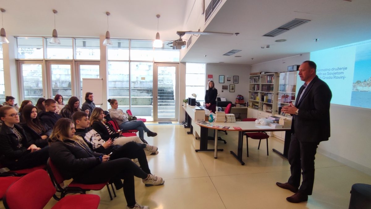 Il Consiglio dei giovani incontra gli alunni delle SMS